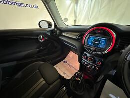 MINI Hatch EA70YLB
