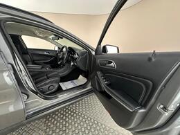 Mercedes-Benz GLA YH69VSZ