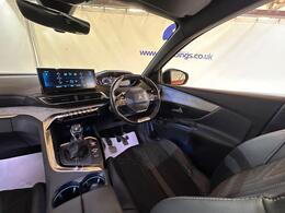 Peugeot 5008 YP21AXZ