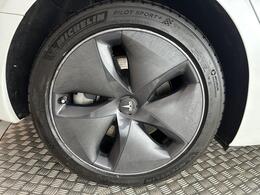 Tesla Model 3 AF72VRV