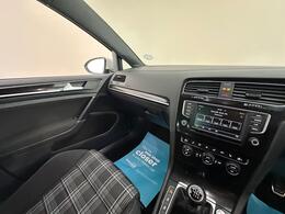 Volkswagen Golf DT66RVJ
