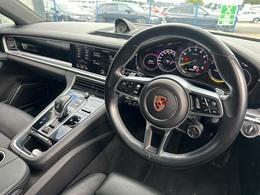Porsche Panamera VU67KYG