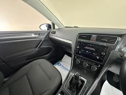 Volkswagen Golf VE69NKS