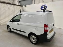 Ford Transit Courier EN66BNY