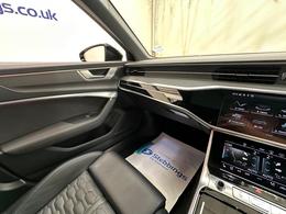 Audi RS6 Avant WU71CXE