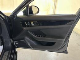 Porsche Panamera VU67KYG
