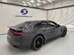 Porsche Panamera LN69UYK