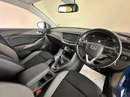 Vauxhall Grandland X DT69YHN