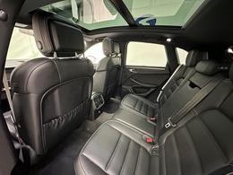 Porsche Macan SM22PHN