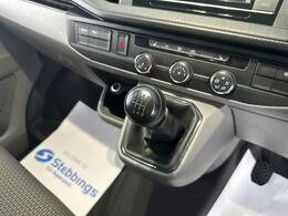 Volkswagen Transporter YR74XZU