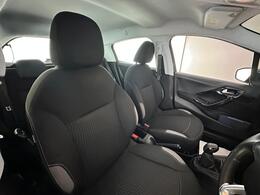 Peugeot 208 GN66YMF