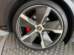 Porsche Taycan YY72RZZ