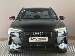 Audi e-tron YH71TLY