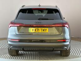 Audi e-tron YH71TMY