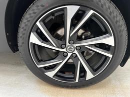 Volvo XC40 YM70MTZ