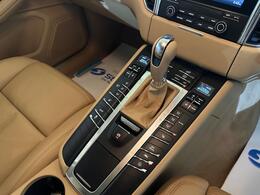 Porsche Macan AR16AEY