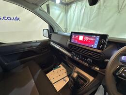 Vauxhall Vivaro DN24YLM