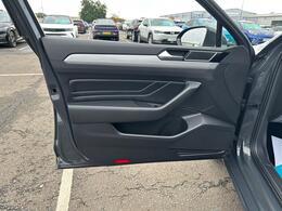 Volkswagen Passat YE70PYB