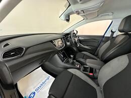 Vauxhall Grandland X DT69YHN