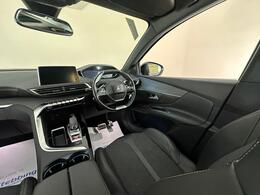 Peugeot 5008 YC69YJN