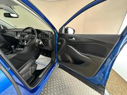 Vauxhall Grandland X DT69YHN
