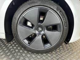 Tesla Model 3 AF72UVC