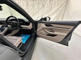 Porsche Taycan YM21OFZ