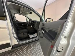 Ford Transit Connect YM22UNX