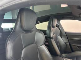 Porsche Taycan YY72RZZ