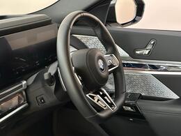 BMW i7 YF73FKE