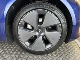 Tesla Model 3 BD72XBZ