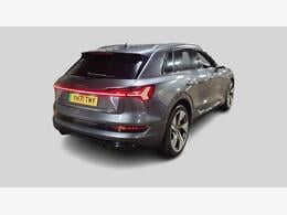 Audi e-tron YH71TMY