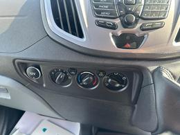 Ford Transit YP68UVJ