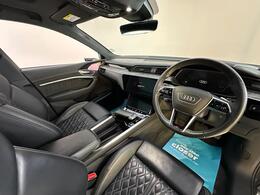 Audi e-tron YH71TMY