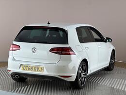 Volkswagen Golf DT66RVJ