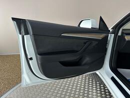 Tesla Model 3 AF72UXZ