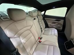 Porsche Taycan YM21OFZ