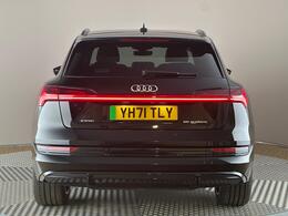 Audi e-tron YH71TLY
