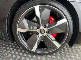 Porsche Taycan YY72RZZ