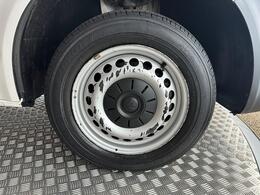 Volkswagen Transporter YW68UCP
