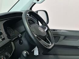 Volkswagen Transporter YR74XZU