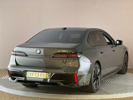 BMW i7 YF73FKE