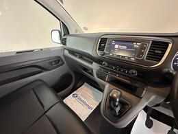 Vauxhall Vivaro MJ69FPE