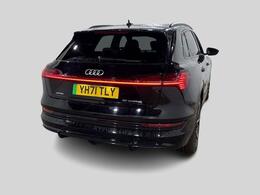 Audi e-tron YH71TLY
