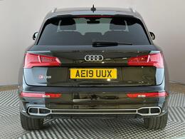 Audi SQ5 AE19UUX
