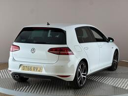 Volkswagen Golf DT66RVJ