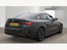 BMW i4 YN22HYZ