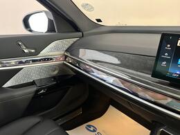 BMW i7 YF73FKE