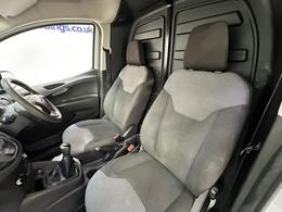 Ford Transit Courier EN66BNY