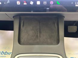 Tesla Model 3 YH21MYD